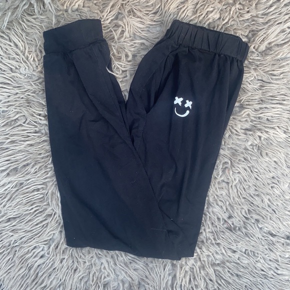 2 for $12 🎉Shein bundle features sweatpants /sweatshorts Black with graphic 8y - Picture 2 of 4